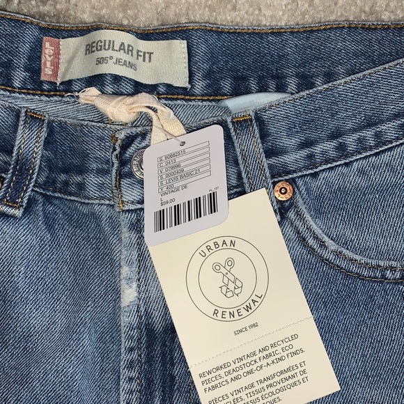 Levi’s denim shorts - Picture 6 of 7